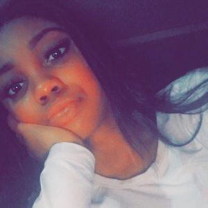 Meet your Posher, Desiree